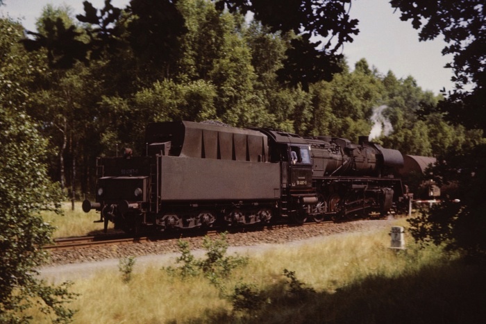50 4082 Tv mit Güterzug aus Richtung Schwanheide, weit vor Büchen am 25.06.1975
