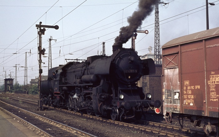 52 4787 als Schublok in Dresden-Neustadt, 17.07.1976