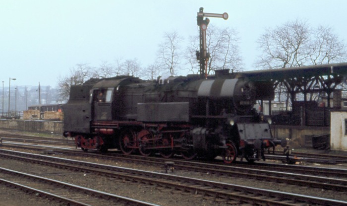 65 10?? im Bahnhof Gera Hbf im Oktober 1977