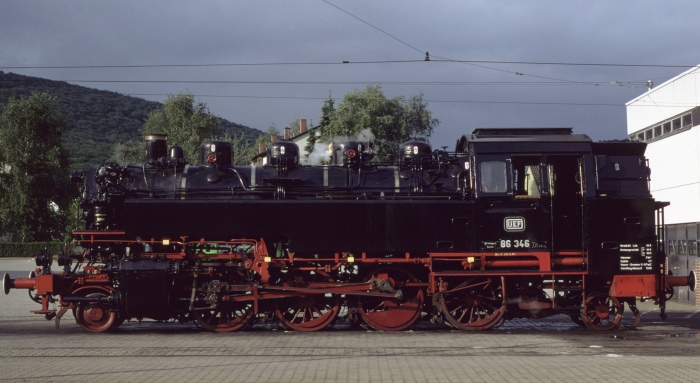 86 346 vor der AVG-Werkstatthalle in Ettlingen, 28.05.1981