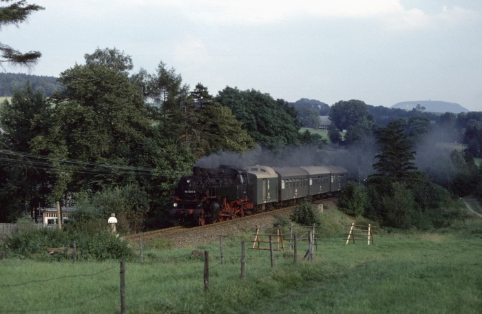 86 001 mit P 19464 Einfahrt Schlettau, 29.08.1982