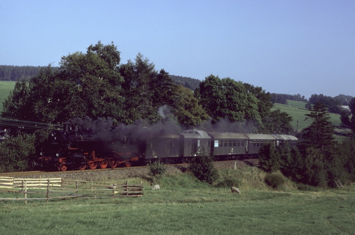 86 001 mit P 19462 an der Einfahrt von Schlettau, am 29.08.1983