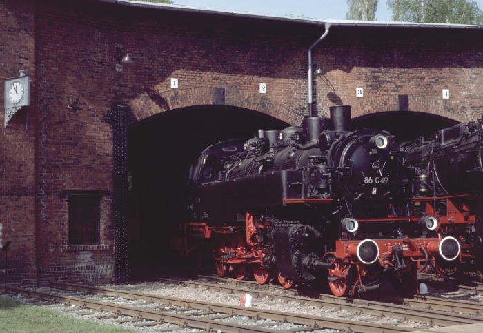 86 049 im Bw Schwarzenberg, am 10.05.2002