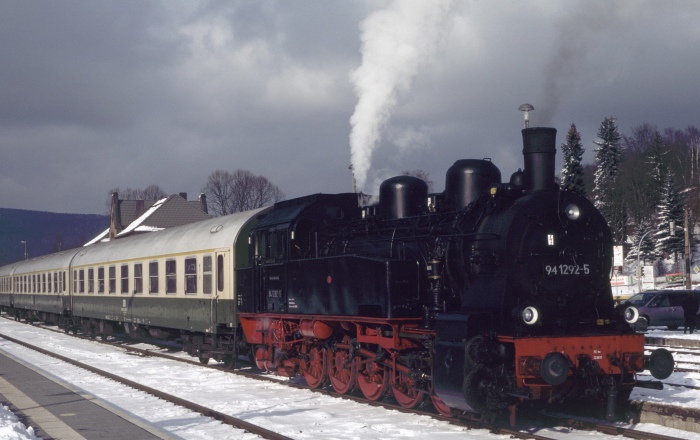 94 1292 als Schublok am Sonderzug, in Zella-Mehlis, am 25.02.2001