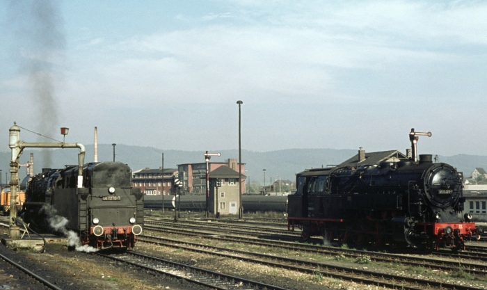 95 0028 und 44 0270 in Saalfeld, am 12.10.1976