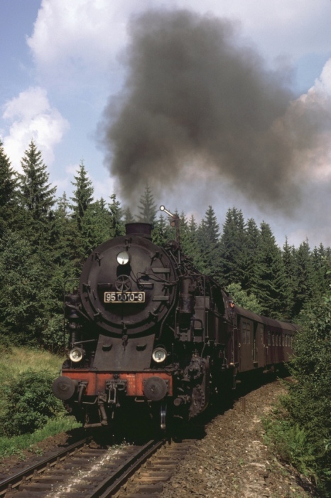 95 0010 mit P 18003 an der Einfahrt von Ernstthal, am 22.08.1978