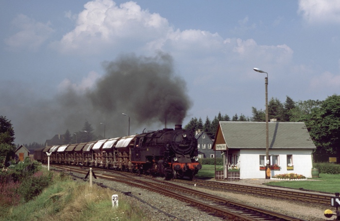95 0030 mit Güterzug ->Lauscha, Ausfahrt Ernstthal, am 22.08.1978