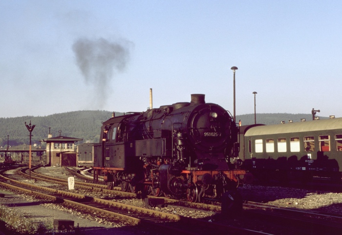 95 0025 Umsetzen im Bahnhof Saalfeld, am 08.10.1978