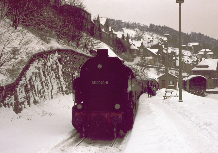 95 0040 vorm P 18004 in Lauscha, am 14.01.1979