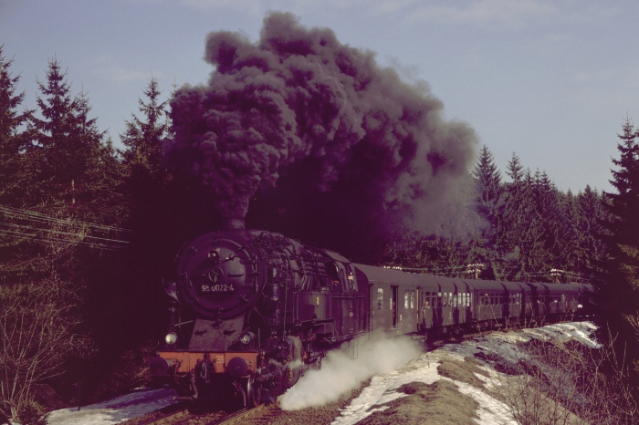 95 0022 mit P 18001 an der Einfahrt von Ernstthal, am 13.04.1979