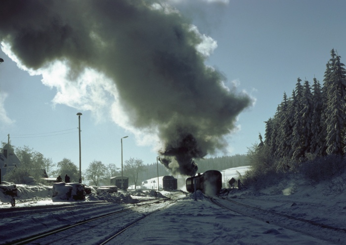 95 0032 mit P 18003 Ausfahrt Ernstthal, am 13.01.1980