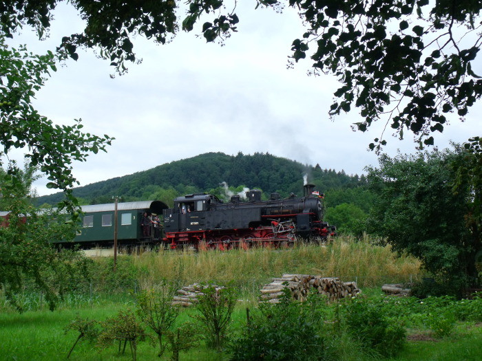 97 501 mit Zug Schorndorf->Welzheim hinter Rudersberg-Oberndorf, um 11:04h am 24.06.2018