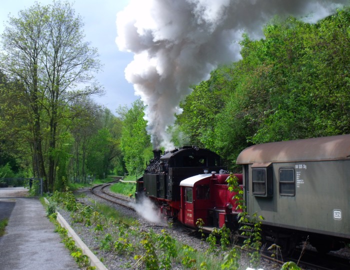 97 501 mit GES-Zug Weissach ->Korntal Ausfahrt Bahnhof Schwieberdingen, um 11:22h am 05.05.2019