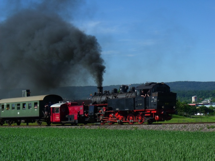 97 501 Tv mit GES-Zug Korntal->Weissach, hinter Korntal-Gymnasium, um 9:19h am 02.06.2019