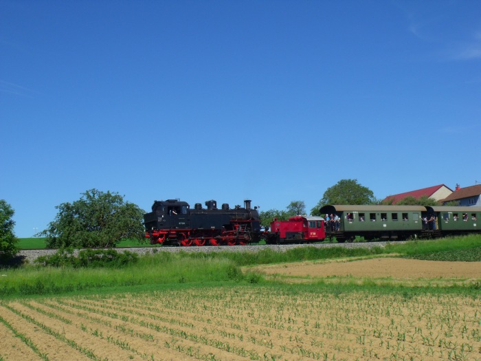 97 501 Tv mit GES-Zug Korntal->Weissach, hinter Heimerdingen, um 10:08h am 02.06.2019