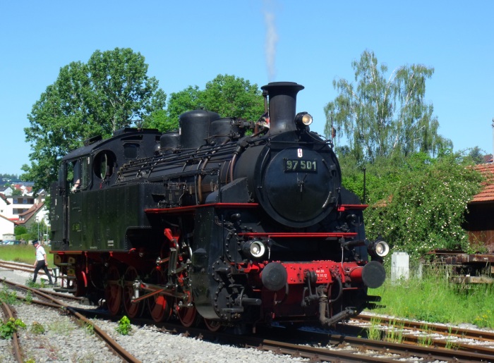 97 501 beim Umsetzen im Bahnhof Weissach, um 10:29h am 02.06.2019