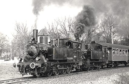 98 812 + 98 886 Sonderzug bei Volkach, am 03.05.1969