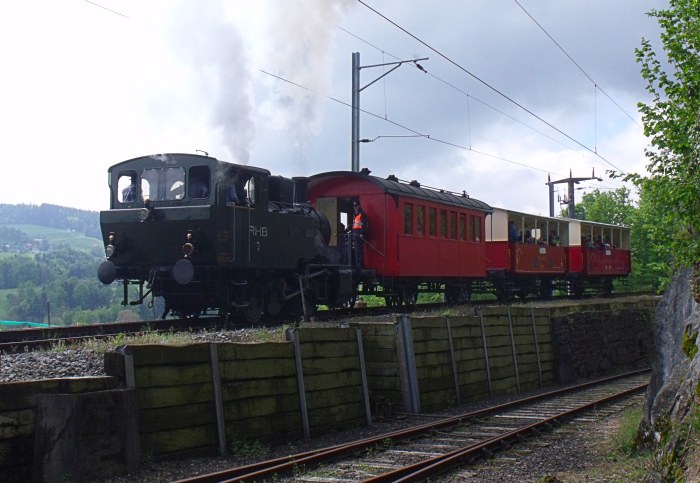 RHB 3 Ausfahrt Wienacht-Tobel nach Heiden hoch, um 11:17h am 04.05.2014