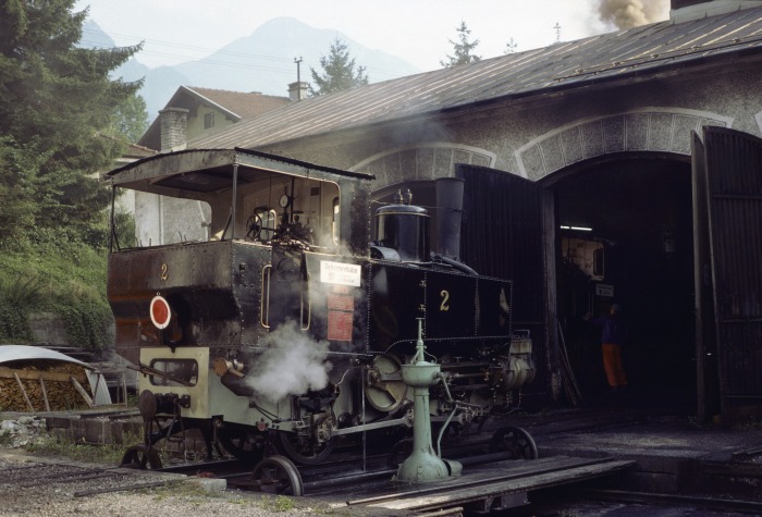 AsB Lok 2 im Bw Jenbach auf der Schiebebühne, am 19.08.1995