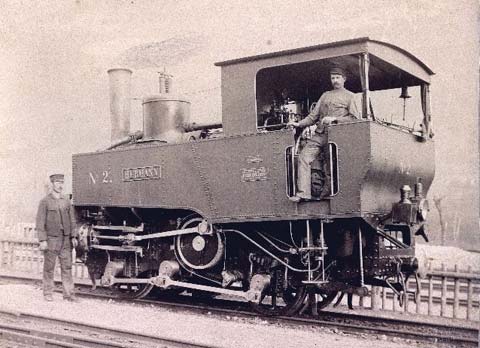 Lok 2 der Achenseebahn in Jenbach 1893 fotografiert