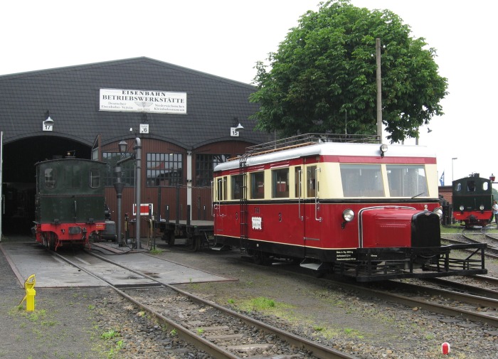 T41 zwischen FRANZBURG und HOYA vor der Halle in Bruchhausen-Vilsen, am 28.05.2007