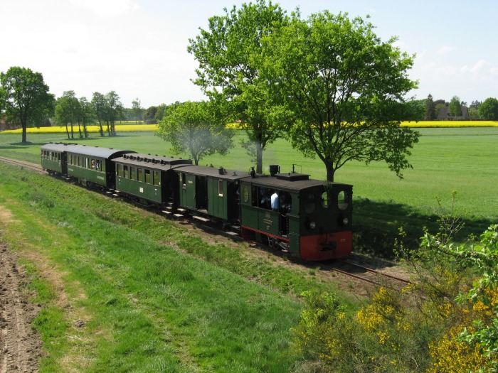 PLETTENBERG Zug 106 nach Bruchhausen-Vilsen hinter Heiligenberg, um 12:50h am 12.05.2008