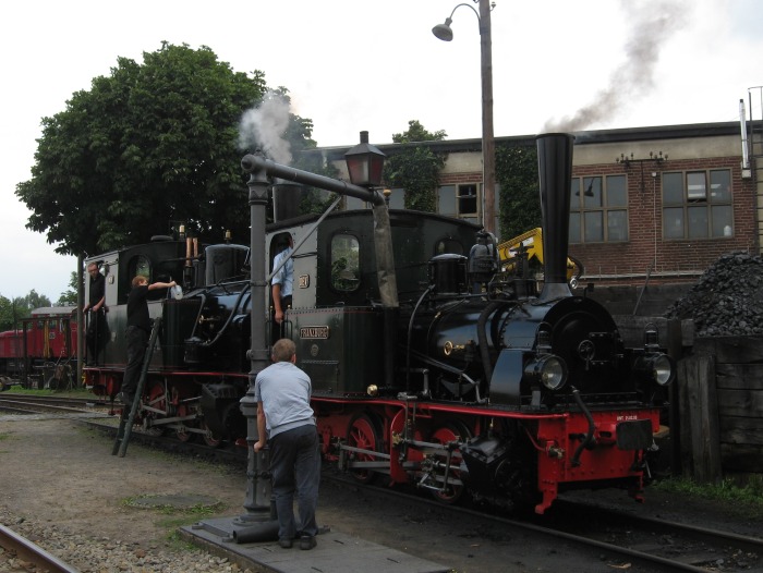 FRANZBURG und HOYA erhalten Wasser, um 10:40h am 03.08.2008