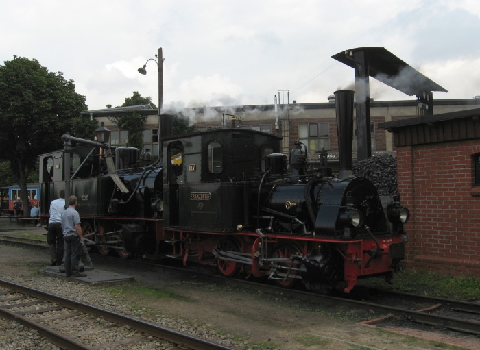 FRANZBURG und HOYA erhalten Wasser, um 10:40h am 03.08.2008