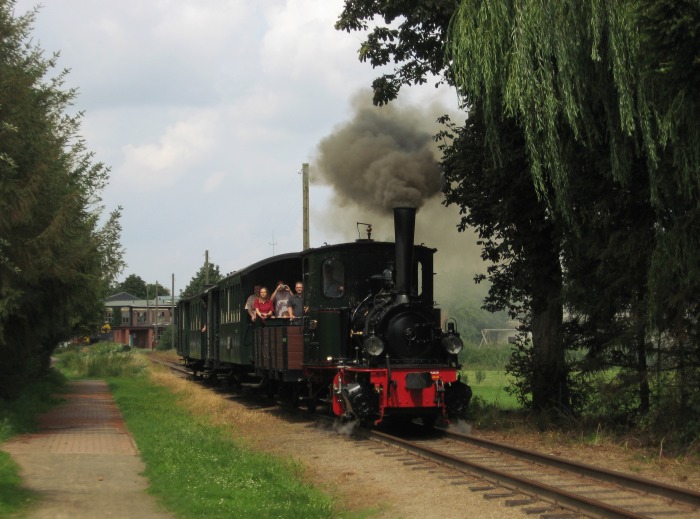 FRANZBURG mit Personenzug Ausfahrt Bruchhausen-Vilsen, 13:14h am 03.08.2008