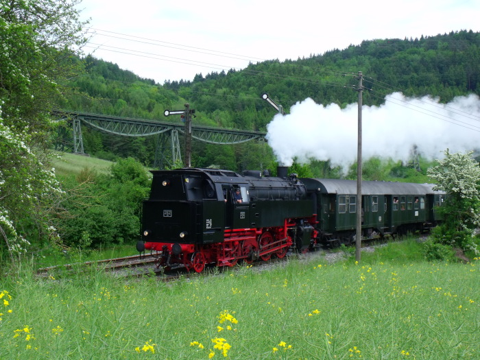 262 BB Tv mit Zug Blumberg->Weizen abwärts, Ausfahrt Epfenhofen, um 14:26h am 28.05.2016