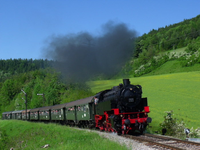 262 BB  mit Zug Weizen->Blumberg an der Ausfahrt von Epfenhofen, um 16:30h am 28.05.2016
