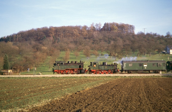 Nr.16 Tv + Nr.11 Tv abwärts nach Nürtingen, unterhalb von Linsenhofen, am 11.12.2005