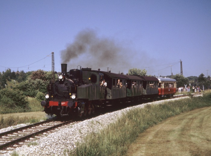 Nr.11 Ausfahrt Amstetten mit Zug Richtung Gerstetten, am 02.07.2006