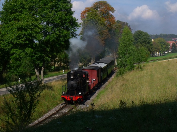 W.N.12 mit Zug P1 abwärts fahrend den einzigen „Berg“ auf dieser Strecke, nämllich kurz hinter dem Ort Neresheim, um 11:25h am 07.09.2014