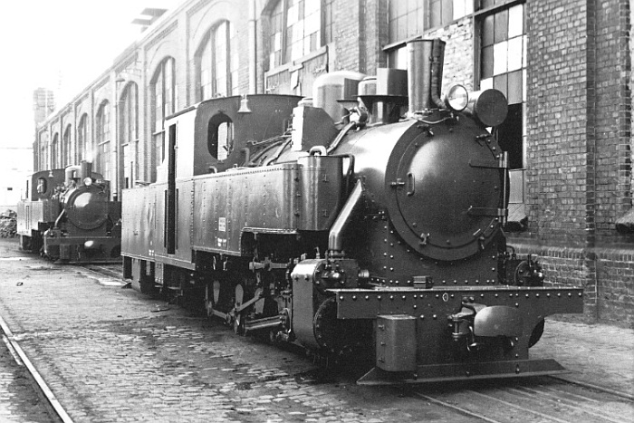 Werkfoto einer neu gebauten, abzuliefernden Lokomotive wurde auch für solche Feldbahnenloks erstellt, im Werksgelände Fa.BORSIG, 1939