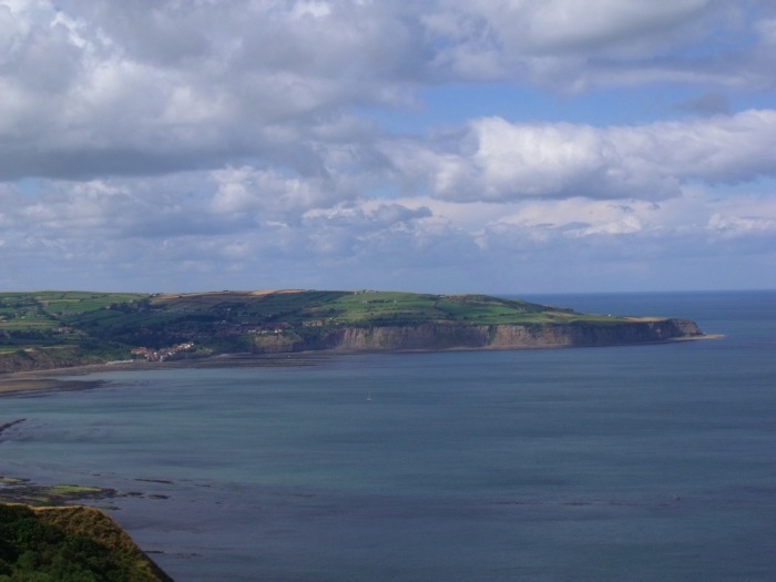 Sicht von Ravensscar aus auf die bekannte Robin Hoods Bay