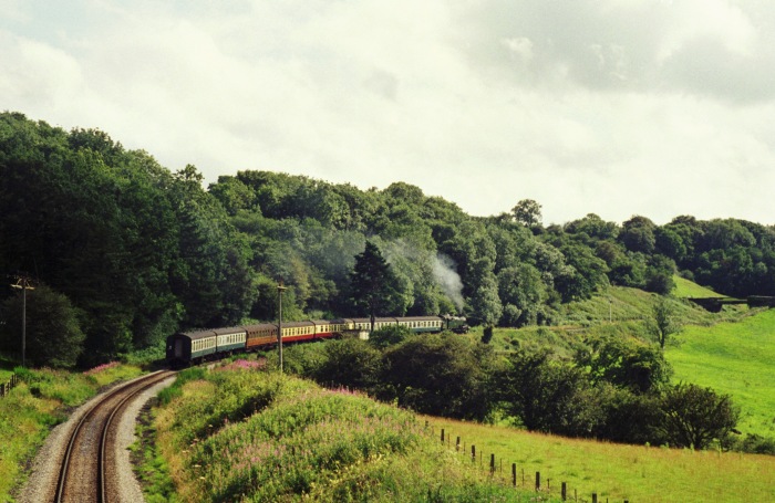 Nachschuß auf 80135 mit Zug bei Green End