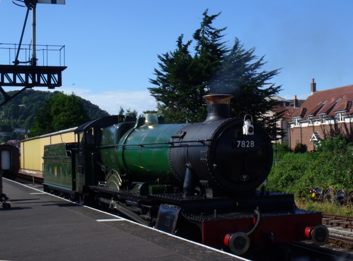 7828 NORTON MANOR geht an den Zug nach Bishops Lydeard in Mi‍n‍ehead, um 16:18h am 08.08.2016