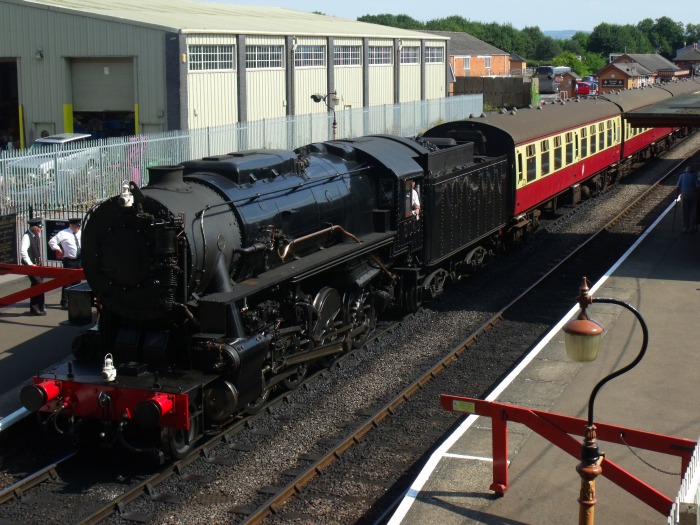 6046 vor Zug nach Mi‍n‍ehead, in Bishops Lydeard, um 16:00h am 26.07.2018