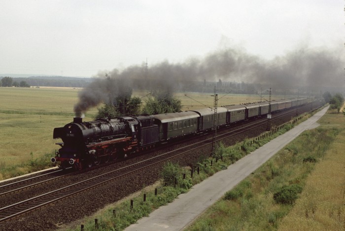 01 1100 Sonderzug nach Hamburg, nördlich Lüneburg bei Ochtmissen, 09.07.1989