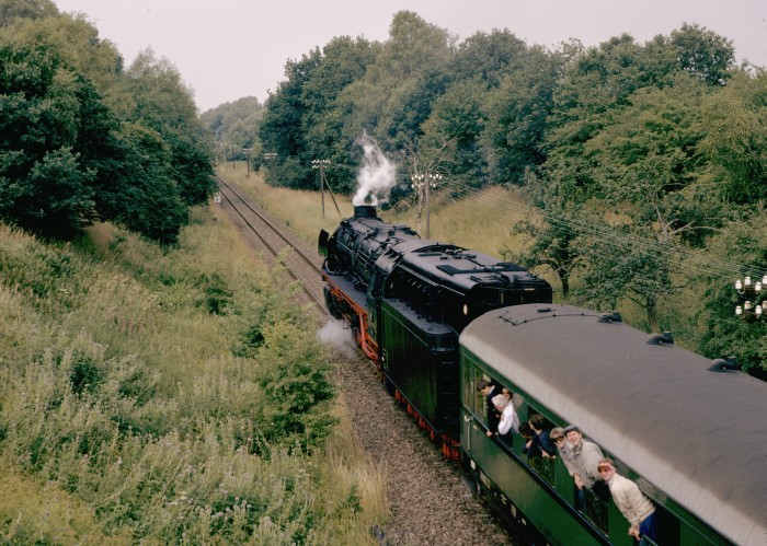 01 110 Zug nach Bremen, Ausfahrt Soltau, am 29.07.1989
