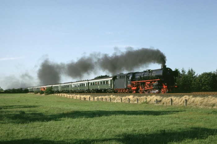 01 1100 Zug Westerland->HH-Altona bei Lohheide, 06.08.1989