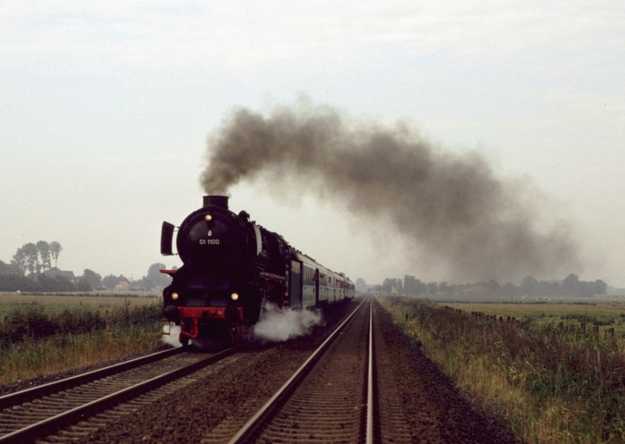 01 1100 nach Westerland unterwegs vor Krempe, um 8:52h am 13.08.1989