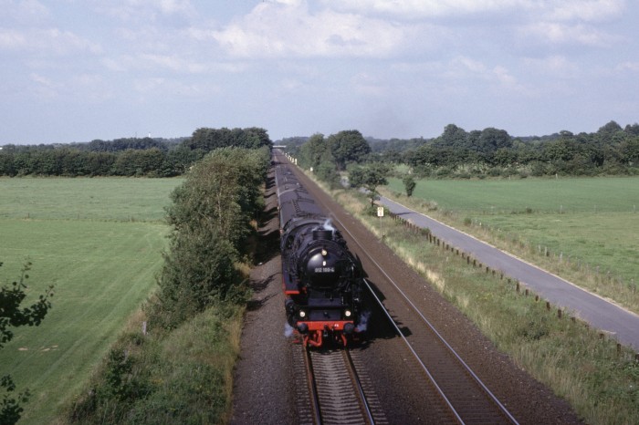 01 1100 als 012 100-4 Rückfahrt Kiel-Hamburg-Altona am 27.07.1991 bei Padenstedt um 17.20h