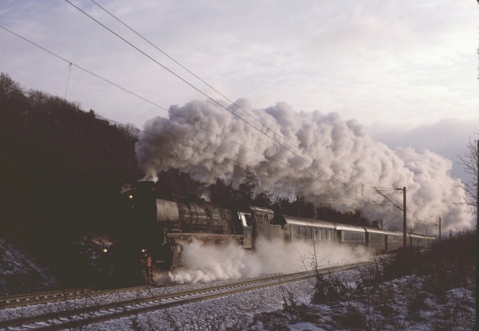 01 1100 Advents-Sonderzug Nürnberg-Stuttgart hinter Ansbach, 01.12.1996