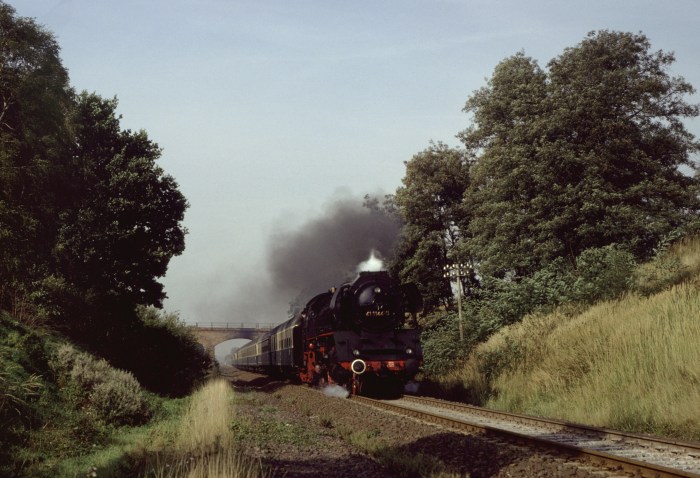 41 1144 mit D 447 bei Etingen, 25.09.1982