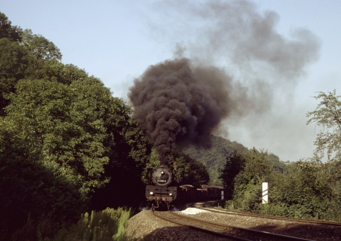 41 1180 mit Dg hinter Ausfahrt Camburg, 30.08.1983