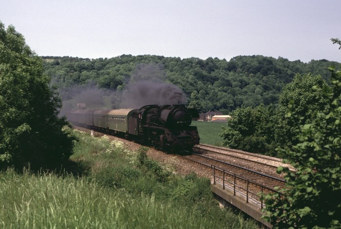 41 1150 mit P 4005 bei Döbritzschen hinter Camburg, 30.05.1985