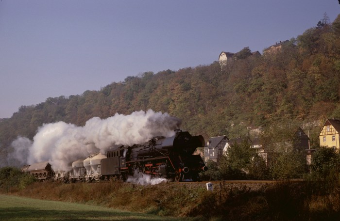 41 1225 mit Nahgüterzug Richtung Göschwitz bei Orlamünde, 25.10.1985