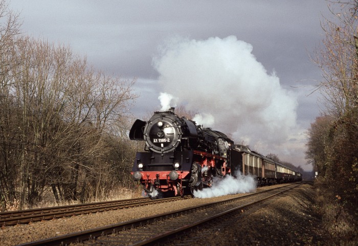 41 1185 mit Sonderzug Orient-Express bei Vienenburg, 29.11.1997